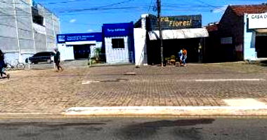 Terreno com Benfeitorias Residenciais e Comerciais em Castro