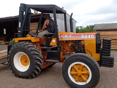 Trator Empilhadeira - Capacidade 3.5 toneladas e Motor MWM