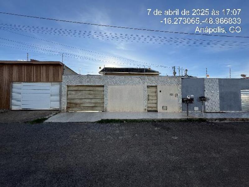 Casa com 3 quartos, 2 banheiros e 1 vaga