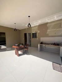 Casa com 2 quartos, 3 banheiros, 380m² de área construída, ocupada