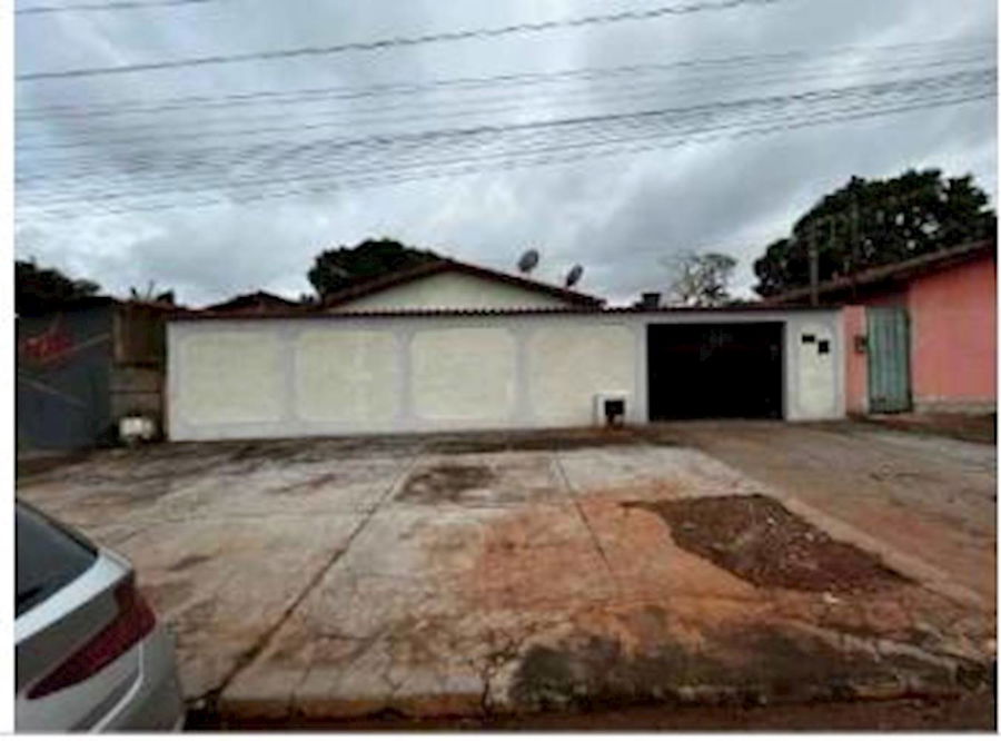 Casa padrão com 2 quartos, 2 banheiros, 1 vaga, área construída 190,75m²