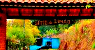 Sítio com 499m² Construída e 35.932m² Terreno em Atibaia