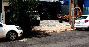Casa com 3 Quartos e 4 Banheiros no Centro de Lins