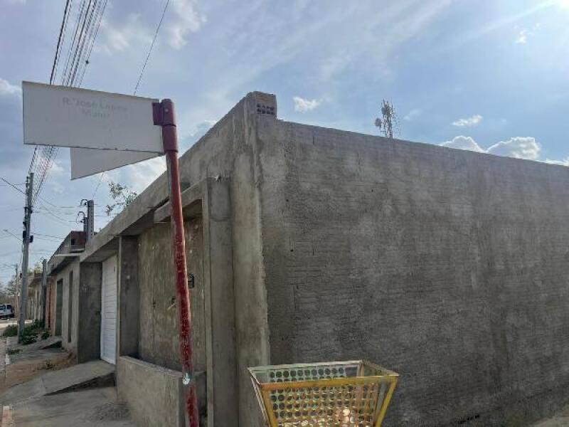 Casa com 2 quartos, 1 vaga de garagem, 46,3m², desocupada