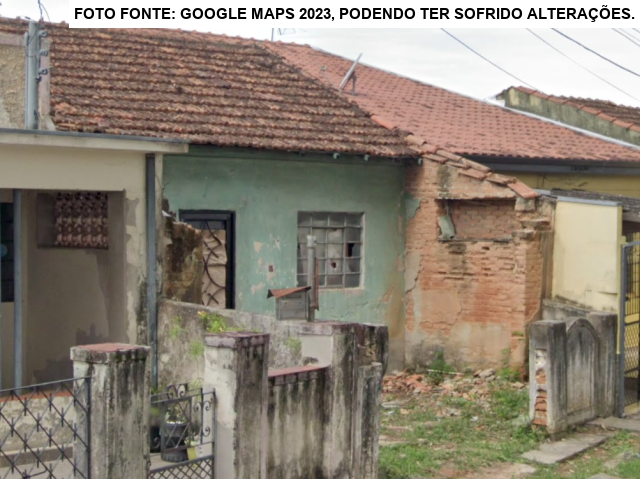 Casa 270m² Abandonada com Garagem Descoberta