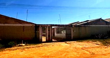 Casa em Luziânia com 2 quartos e 1 vaga