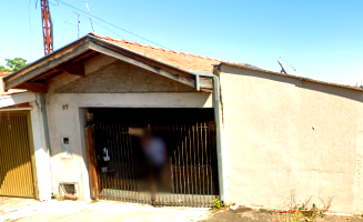 Casa com 80m², terreno 125m², precisa manutenção