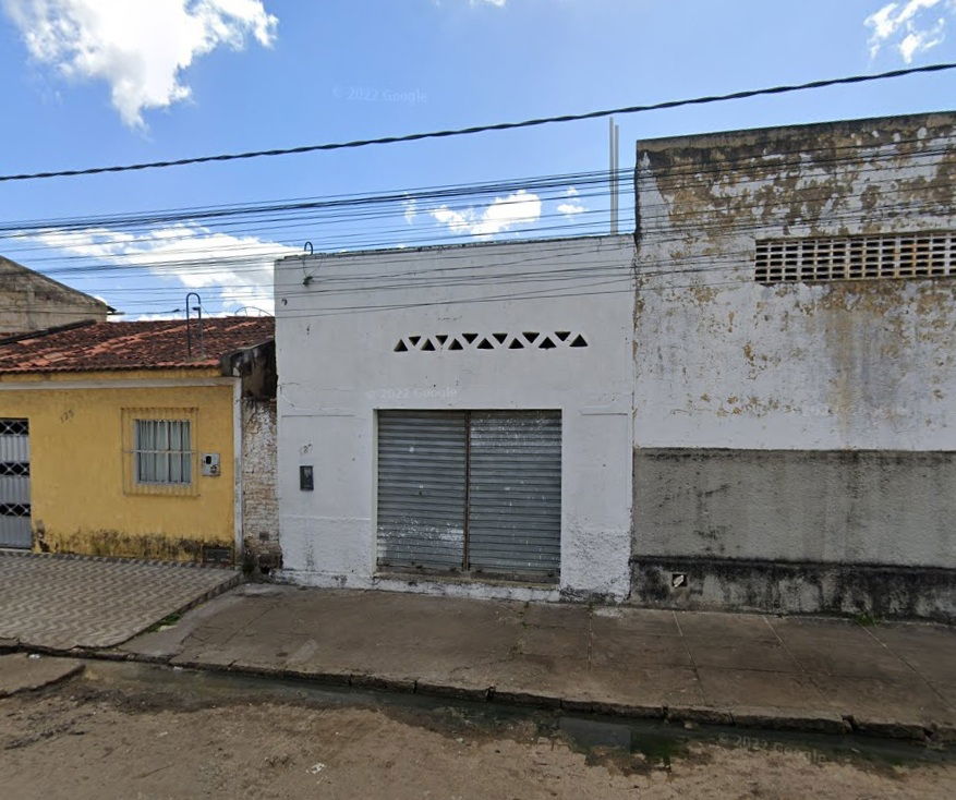Imóvel Comercial 95m² com área total, desocupado