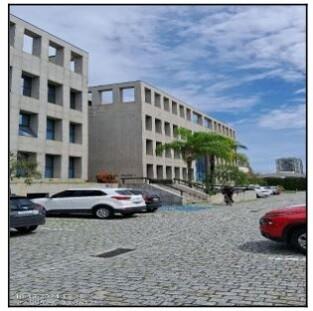 Sala Comercial com 44m², 1 quarto, 1 banheiro e 2 vagas