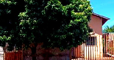 Casa 2 quartos, 2 banheiros, 2 vagas, 50m² construída, terreno 420m²