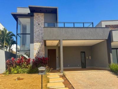 Casa de condomínio com 2 suítes e 245,73 m² desocupada