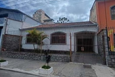 Casa residencial com 102,30m², 2 quartos e garagem para 3 carros em Juiz de Fora