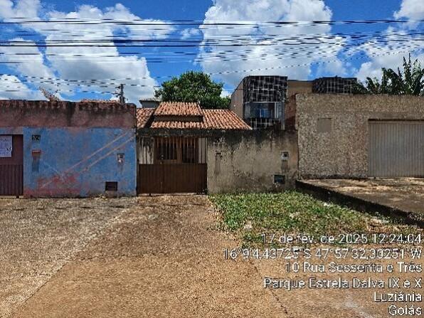 Casa com 2 quartos, 1 banheiro, varanda e 1 vaga de garagem, 64m² construída
