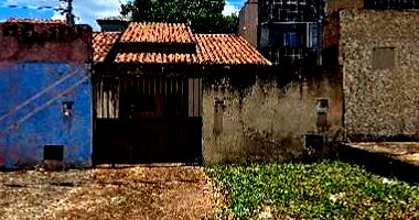 Casa com 2 quartos, 1 banheiro, varanda e 1 vaga de garagem, 64m² construída