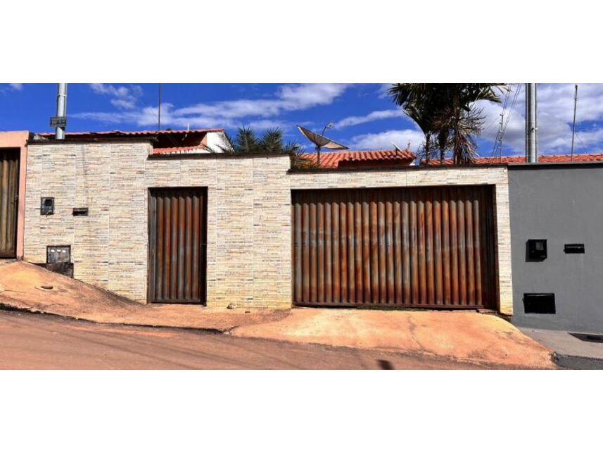 Casa com 3 quartos, 225m² de terreno, ocupada