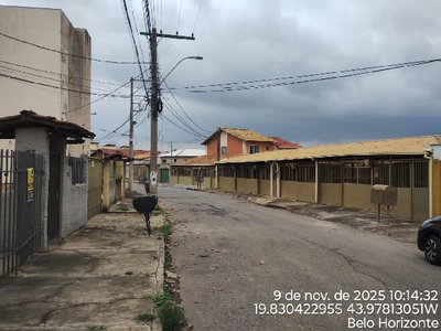 Casa com 2 Quartos e Garagem em Condomínio