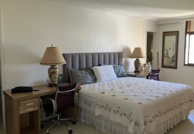 Apartamento Luxuoso no Edifício Paulo Nunes com Vista para a Barra