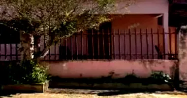 Casa com 160m² construída e terreno de 575m², imóvel ocupado