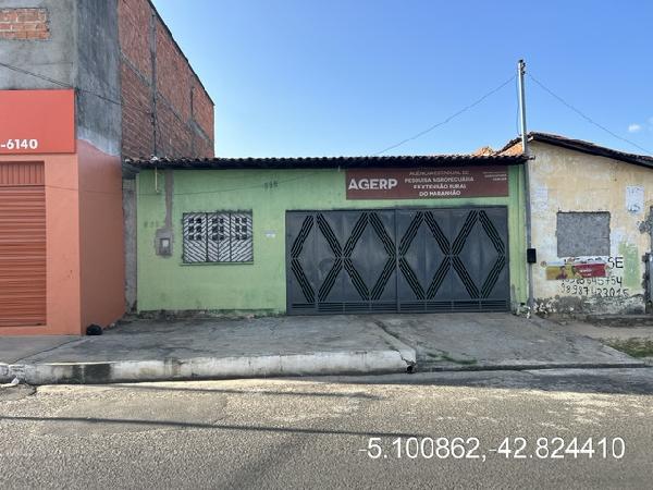 Casa com 3 Quartos e 2 Salas no Centro de Timon