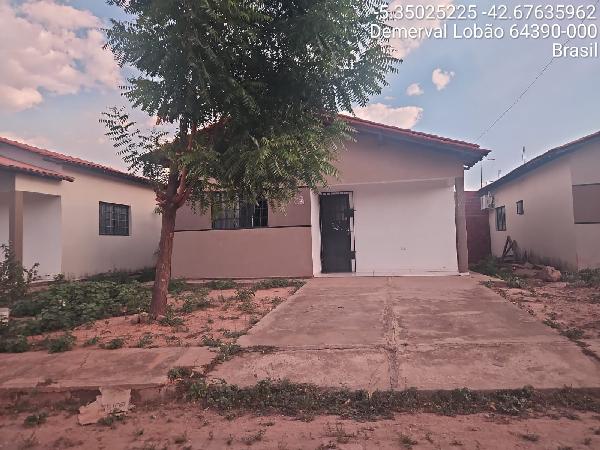 Casa com 2 Quartos, 56m² Construídos e Terraço