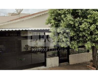 Casa com 252m² de terreno, 3 quartos, 2 banheiros, desocupada