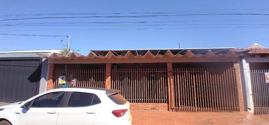 Casa aconchegante de 161m² construída, ocupada, perfeita para reformas