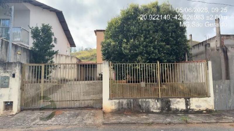 Casa com 3 Quartos e 2 Vagas em São Geraldo