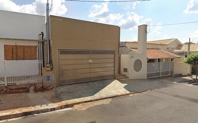Casa 450m² com 320m² construída no Centro de Tupã/SP