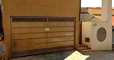 Casa 450m² com 320m² construída no Centro de Tupã/SP