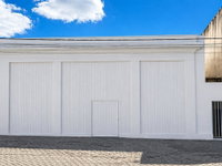 Prédio Comercial com 281 m² de Área Construída