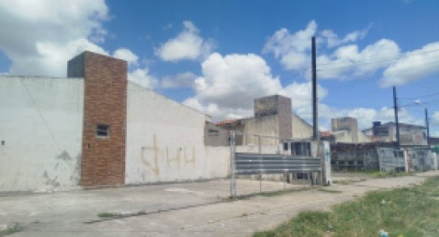 Casa com 3 quartos, 2 banheiros, 61.87m², ocupada