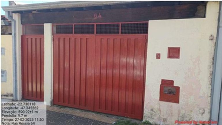 Casa com terreno de 163,74m², parte ideal de 50%