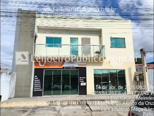 Comercial com 2 salas, 4 banheiros e 2 vagas, 122m²