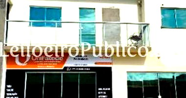 Comercial com 2 salas, 4 banheiros e 2 vagas, 122m²