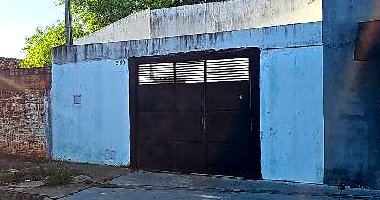 Casa com 2 quartos, 1 banheiro e área de serviço