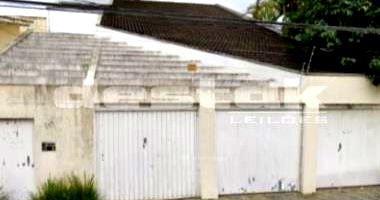 Casa ampla com 3 pavimentos, piscina e salão de festas, 436m² construída