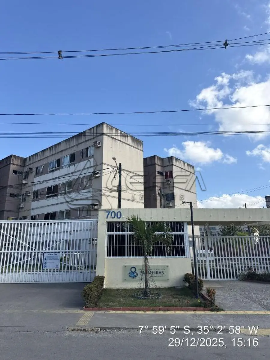 Apartamento com 1 quarto e varanda em condomínio