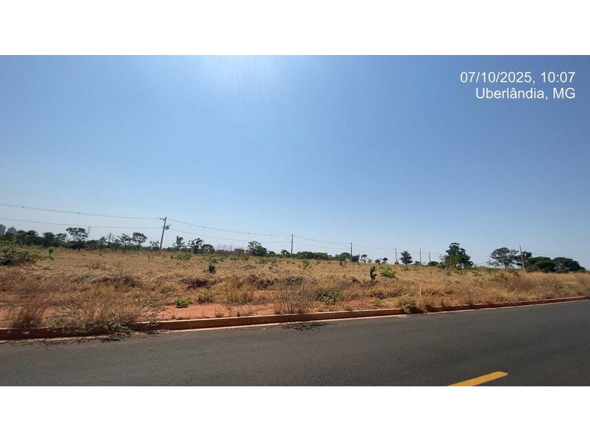 Terreno em leilão com 357,04m² em Uberlândia/MG