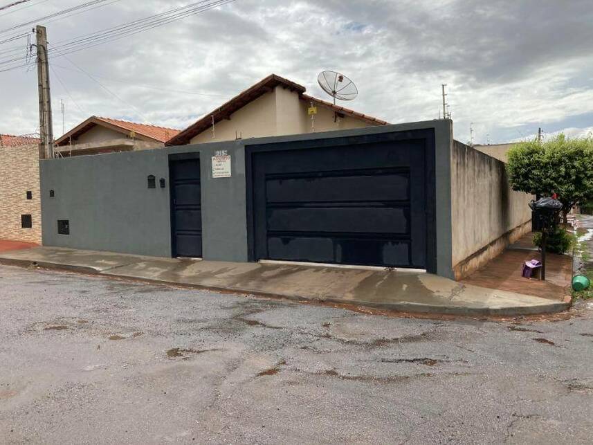 Casa Ocupada com 1 Vaga e 277m² de Terreno em Miguelópolis