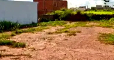 Terreno desocupado com 150m² em ótima localização