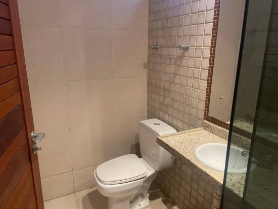 Casa Desocupada com 160m² de Área Construída