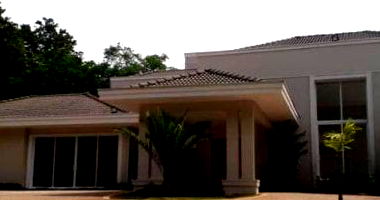 Casa espaçosa com 4 quartos, 5 banheiros e 544 m² construída - Ocupada