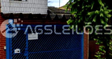 Casa com 2 quartos, 2 banheiros, área construída 166m², ocupada