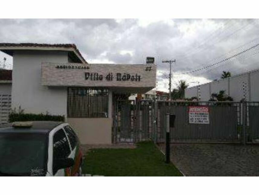 Casa em leilão com 4 quartos e 3 banheiros