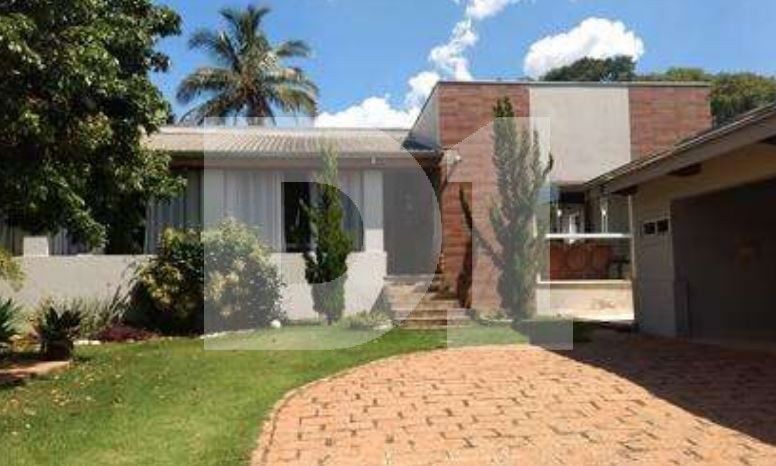 Casa em Condomínio com 4 Quartos e Piscina em Salto/SP