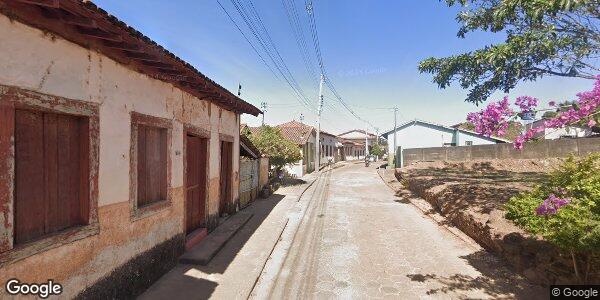Grande terreno com casa de 18 cômodos em Niquelândia/GO