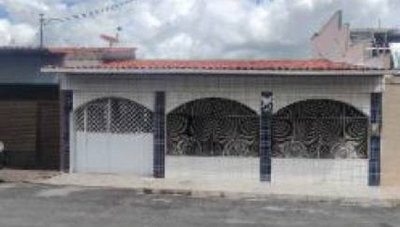 Casa Ocupada com 3 Quartos e 141 m² de Área Construída