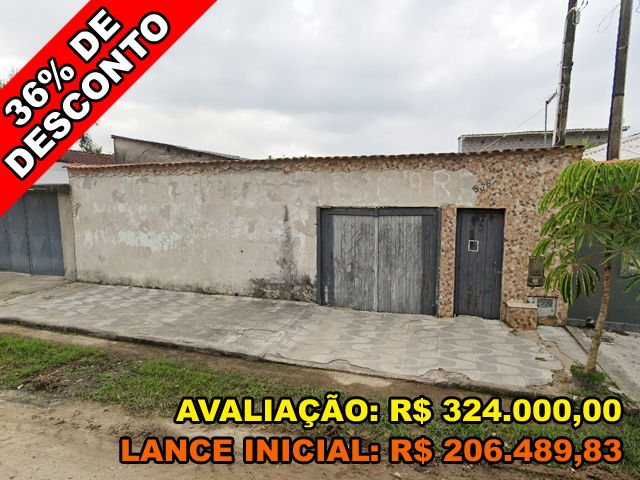 Casa com 3 quartos, 2 banheiros, 210m² construída, desocupada