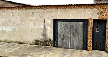 Casa com 3 quartos, 2 banheiros, 210m² construída, desocupada
