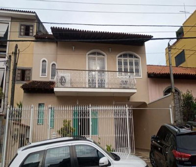 Casa com 4 Quartos e 2 Banheiros em Vila Valqueire
